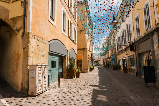 Fototapeta Flowing flowers from above