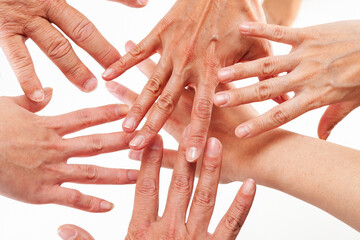 たくさんの人の手アップ