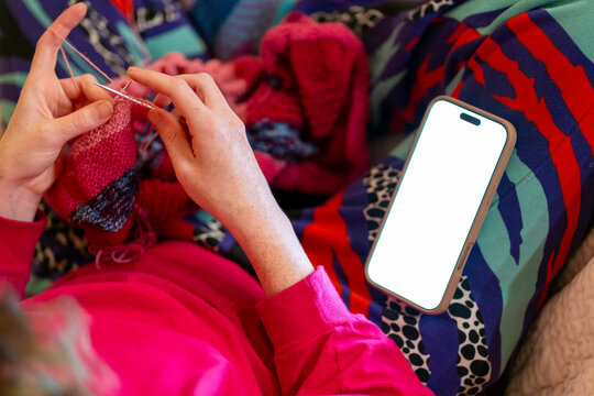 knit smartphone