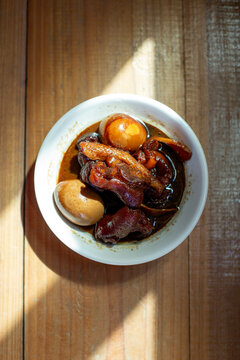 Pork knuckles and ginger stew