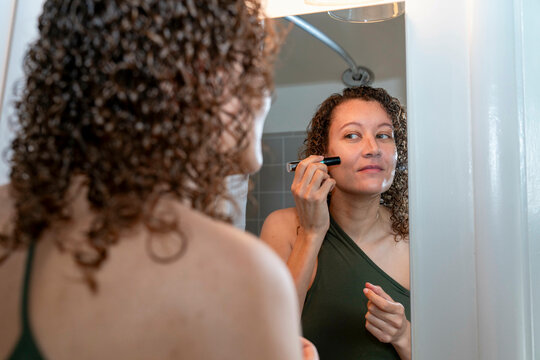 applying makeup mirror