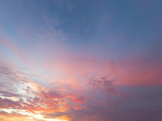 Obraz premium Colorful Sky with Clouds at Sunset