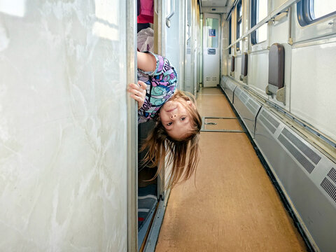  kid train traveller