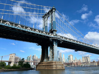 Obraz premium Manhattan Bridge on a sunny day in New York City
