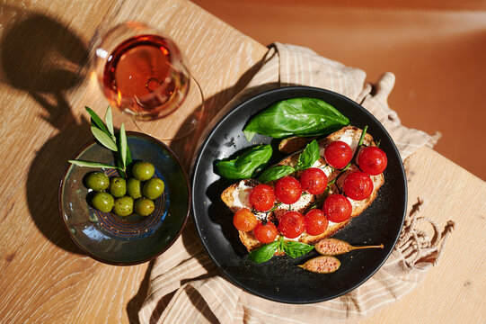 Lunch - bruschetta and wine 