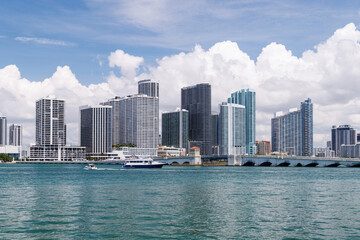 Obraz premium Modern skyline of Miami with towering skyscrapers, tropical vibe, and waterfront views