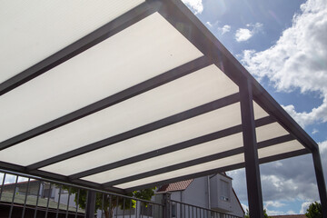 Terrassenüberdachung aus Alu an einem Wohnhaus