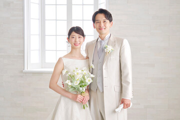花嫁と花婿　笑顔　ポートレート　カメラ目線