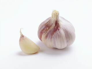 Obraz premium Whole garlic bulb and single garlic clove on white background 