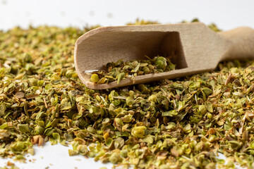 dried crushed oregano