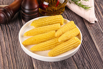 Canned baby mini corn cob