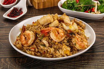Vietnamese fried rice with prawn and squid Kom Ran