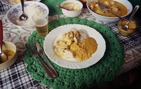 A plate of moqueca and beer