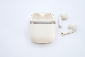 Wireless earbuds with charging case, sleek design and modern style