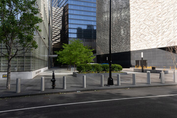 New York's skyscrapers are vertical architectural structures of great impact