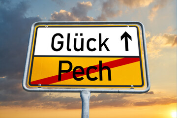 Glück statt Pech – Symbol für positive Wendungen im Leben auf Ortsschild
