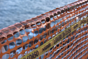 Rete di sicurezza arancione Maurer per delimitazione cantiere con nastro di segnalazione