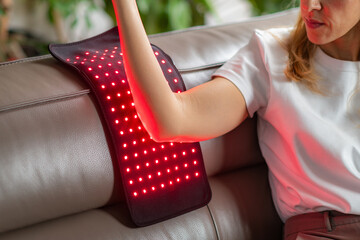 Red light therapy pad on the elbow reduces pain and inflammation from injuries or tendonitis. It boosts blood flow and aids tissue healing, enhancing mobility and comfort with non invasive care © Microgen
