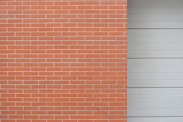 Symmetrical alignment of brick and garage door wall