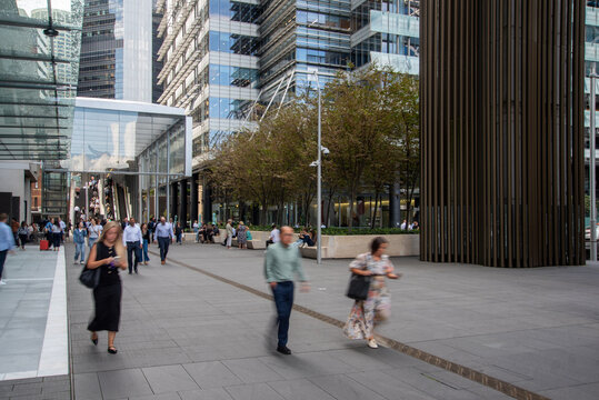 Lunch time pedestrians at Barangaroo in Sydney