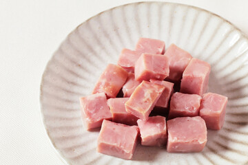 角切りにしたボンレスハム