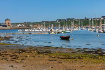 Le port de Camaret-sur-Mer avec la Tour Vauban en Bretagne