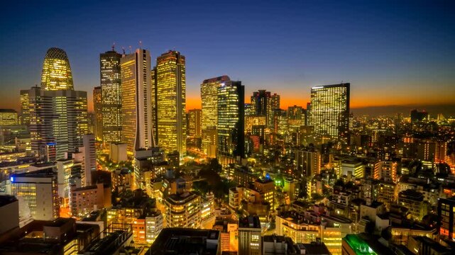 新宿高層ビル群夜景・ドローン撮影イメージ