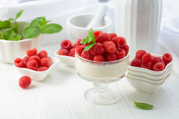 Mascarpone cream with fresh raspberries.