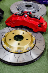 Big red brake caliper.Two-piece brake disc, the disc is made of steel and the hub is made of aluminum.Large brake discs.Upgrade your brakes to be more efficient.
