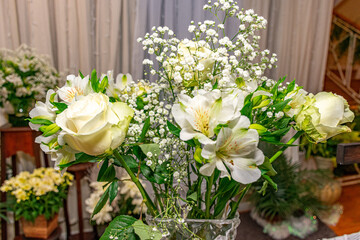 arranjo de flores em vaso