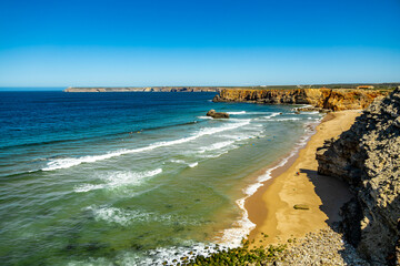 Frühsommerliche Wanderung an der wunderschönen Algarve vor den Toren der Hafenstadt Sagres -...