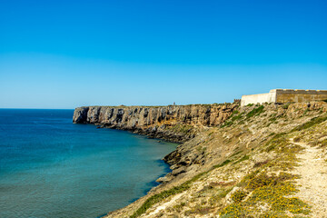 Frühsommerliche Wanderung an der wunderschönen Algarve vor den Toren der Hafenstadt Sagres - Portugal 