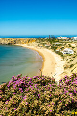 Frühsommerliche Wanderung an der wunderschönen Algarve vor den Toren der Hafenstadt Sagres -...