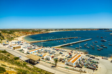 Frühsommerliche Wanderung an der wunderschönen Algarve vor den Toren der Hafenstadt Sagres -...