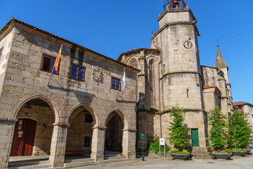Die kleine Stadt Betanzos in Spanien