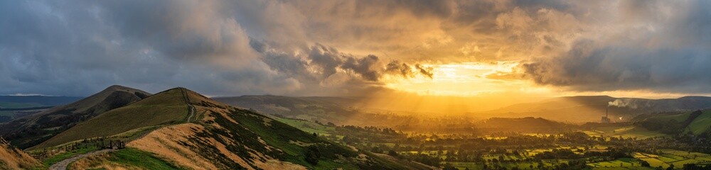 Hope valley and Mam Tor near Castleton. Peak District. England