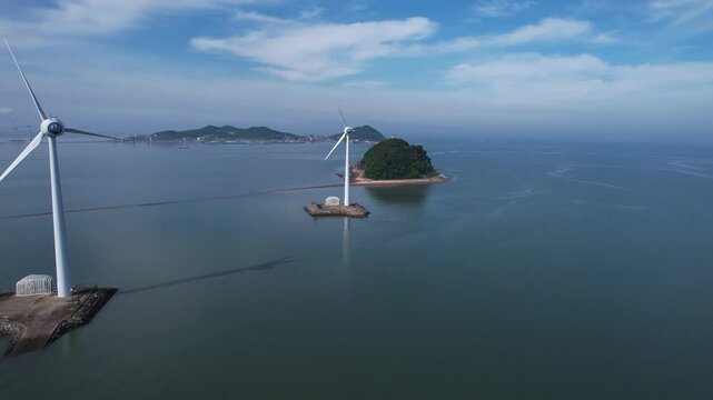 풍력 발전기가 있는 바다