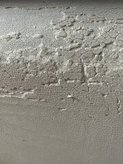 The leatherette on the old white sofa is cracked and peeling. Very old leather eco-leather, artificial leather, leatherette crumbles. Restoration, repair of eco-leather. Poor low quality of material.