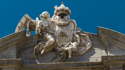 Obraz premium The Puerta de Alcala timelapse is a Neo-classical monument in the Plaza de la Independencia in Madrid, Spain.