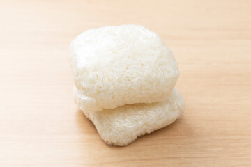 テーブルに冷やご飯