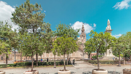 Obraz premium Plaza del Triunfo timelapse with Monument to Immaculate Conception, Seville