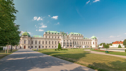 Obraz premium Belvedere palace with beautiful floral garden timelapse hyperlapse, Vienna Austria