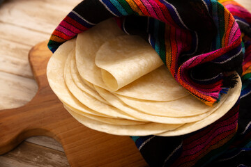 Tortillas de Harina, also called wheat tortilla, is a flat bread made with wheat flour and lard or butter, without yeast, and widely consumed daily in Mexico, especially in the north of the country.