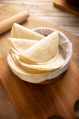 Tortilla de Harina, also called wheat tortilla, is a flat bread made with wheat flour and lard or butter, without yeast, and widely consumed daily in Mexico, especially in the north of the country.