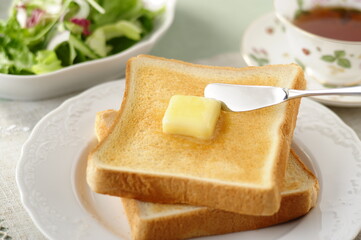 バターを塗った食パン
