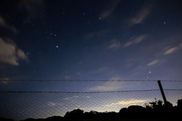2025年1月21日：アデレードのHallet Coveから見る夏の夜空と建物の影