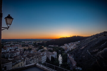 Vista de la ciudad medieval de Cuenca, situada en los acantilados en España.