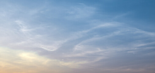 the sky is bright, the fluffy white clouds are quiet.