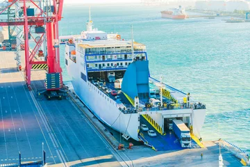Tableau sur plexiglas Véhicules Roll-on roll-off ferry loading vehicles at port terminal, photo  © natatravel