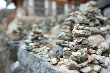 행복을 기원하는 의미로 사람들이 쌓아놓은 돌탑.